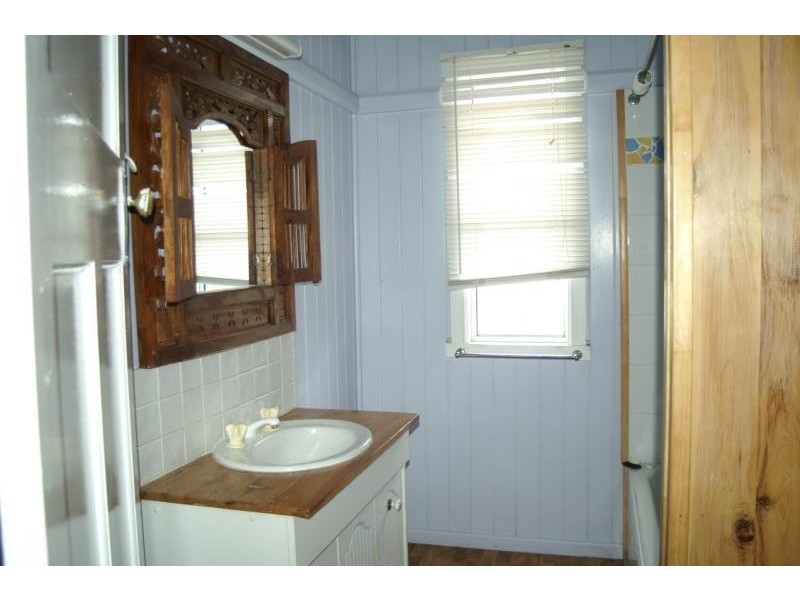 73 Kroombit Street, Biloela QLD 4715