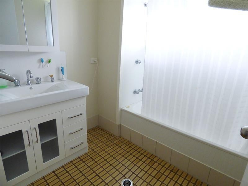 11 Raglan Street, Biloela QLD 4715