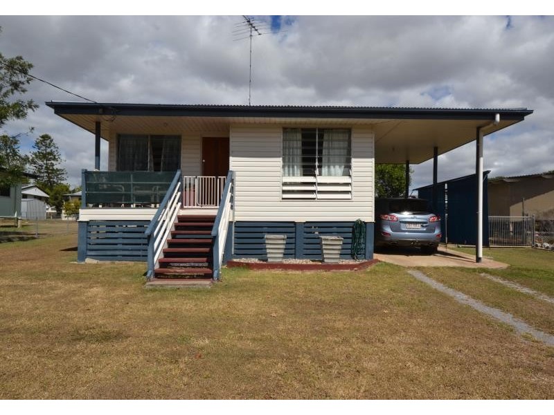 8 Dee Street, Biloela QLD 4715