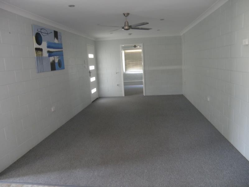 2/16 Lawrence Street, Biloela QLD 4715