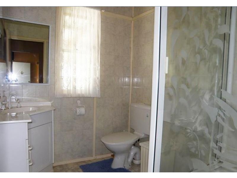 8 Leslie Street, Thangool QLD 4716