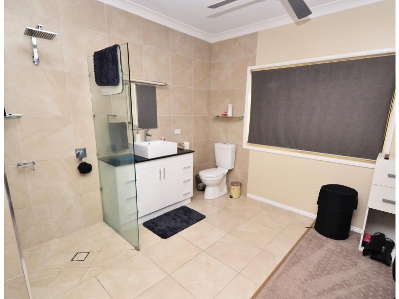 15 Hills Avenue, Biloela QLD 4715