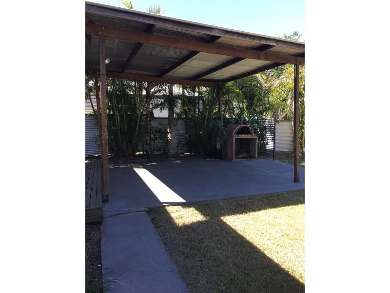 12 Farmer Street, Moura QLD 4718