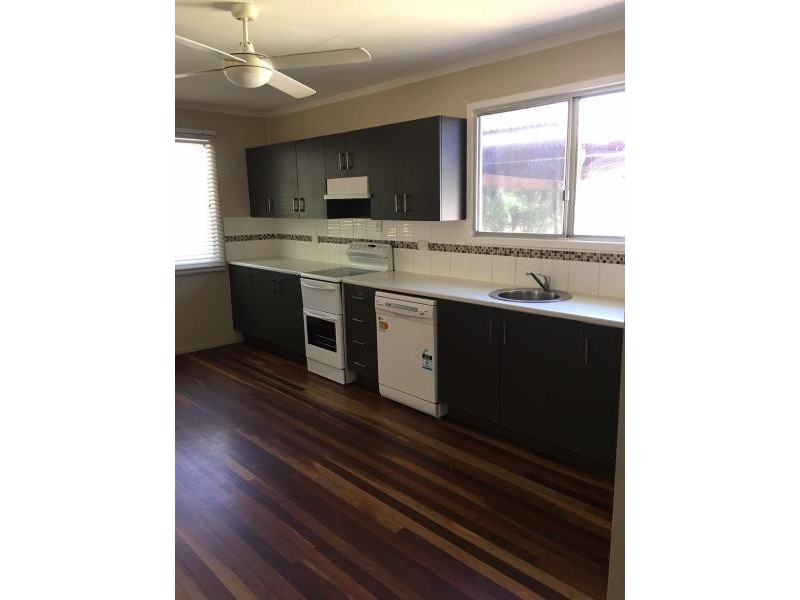 12 Farmer Street, Moura QLD 4718