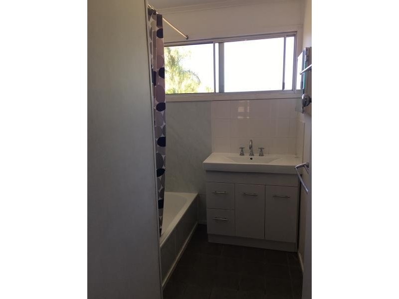 12 Farmer Street, Moura QLD 4718