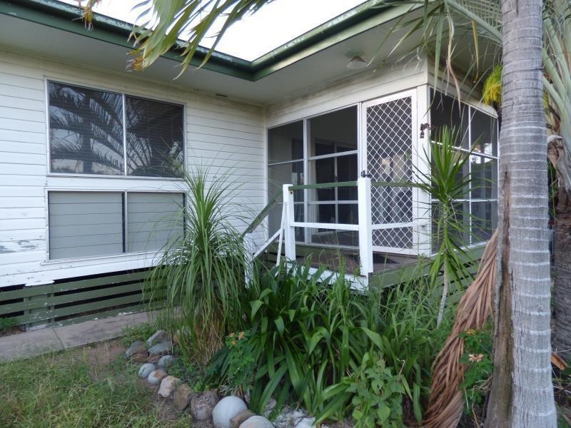 25 Dawson Highway, Moura QLD 4718