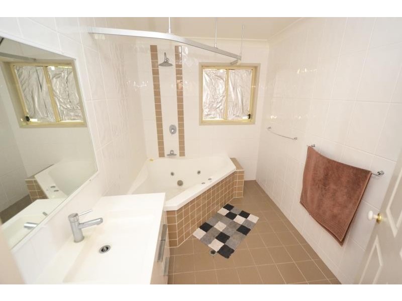 2/2 Bauerle Court, Biloela QLD 4715