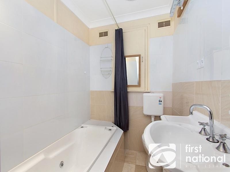 22 Lang Crescent, Blackett NSW 2770