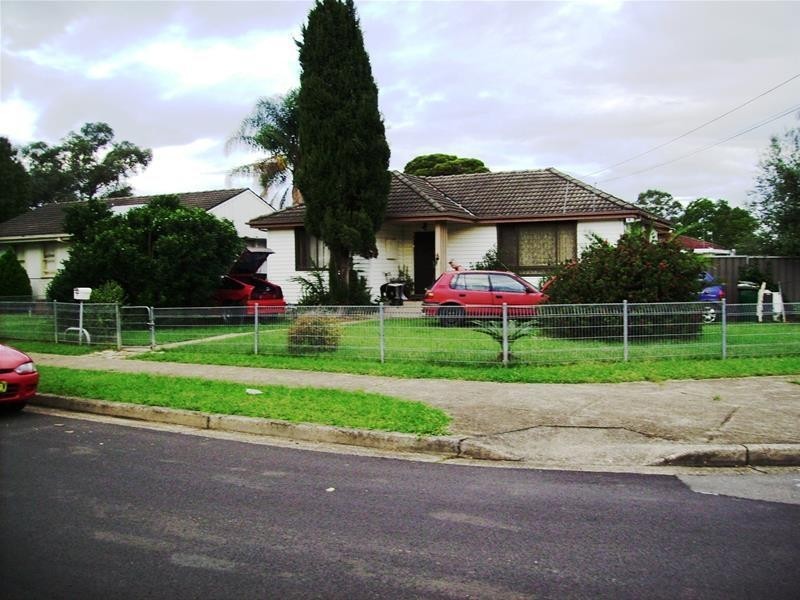 7  Lucena Crescent, Lethbridge Park NSW 2770