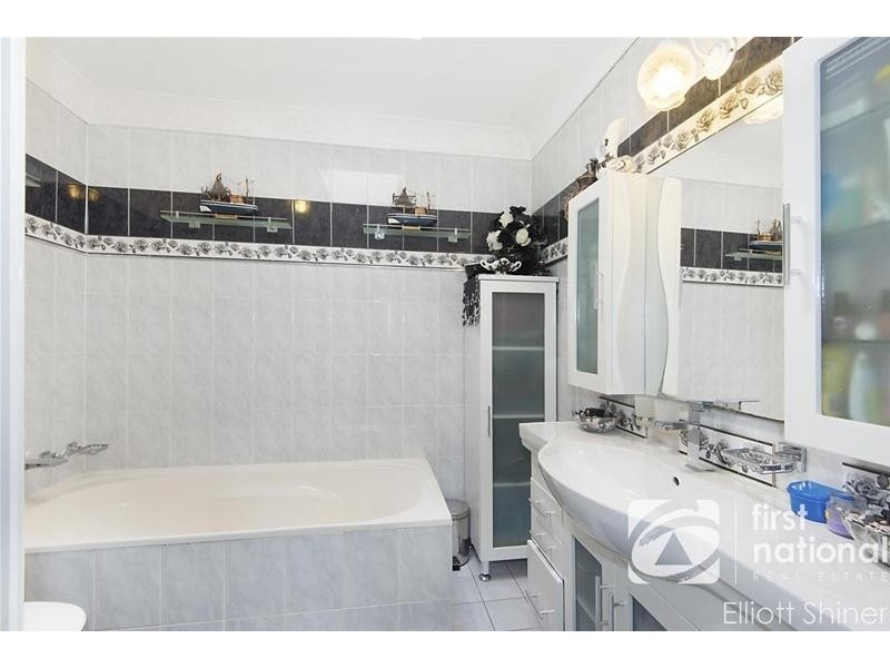 10 Samoa Place, Lethbridge Park NSW 2770