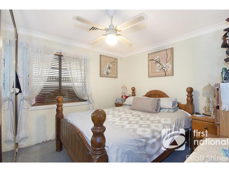 10 Samoa Place, Lethbridge Park NSW 2770