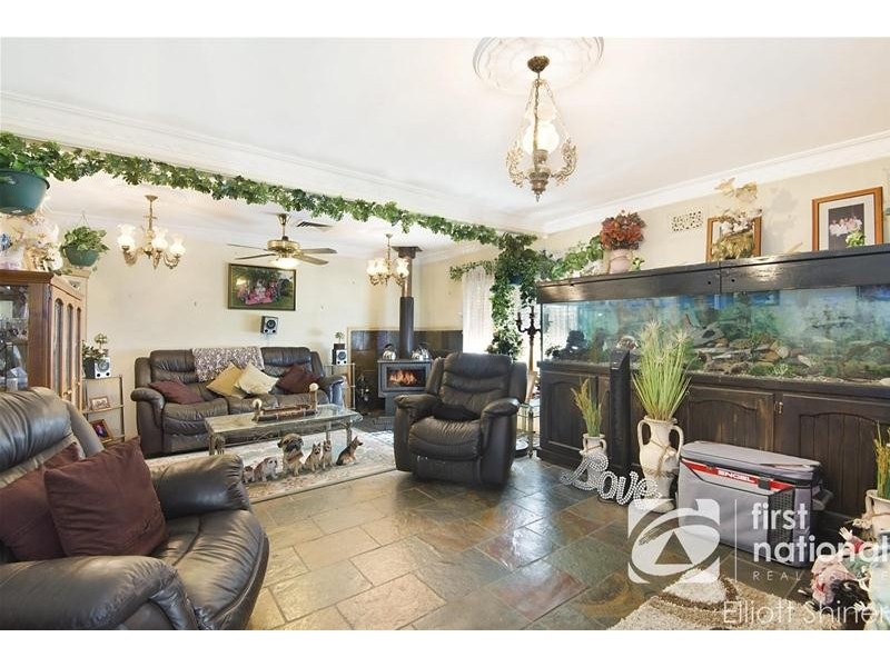 10 Samoa Place, Lethbridge Park NSW 2770