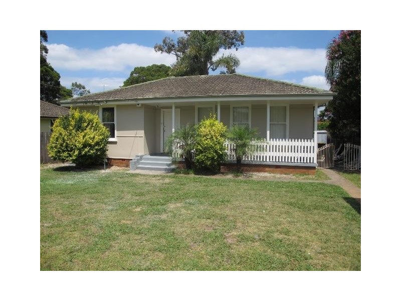 39 WAITAKI Street, Lethbridge Park NSW 2770