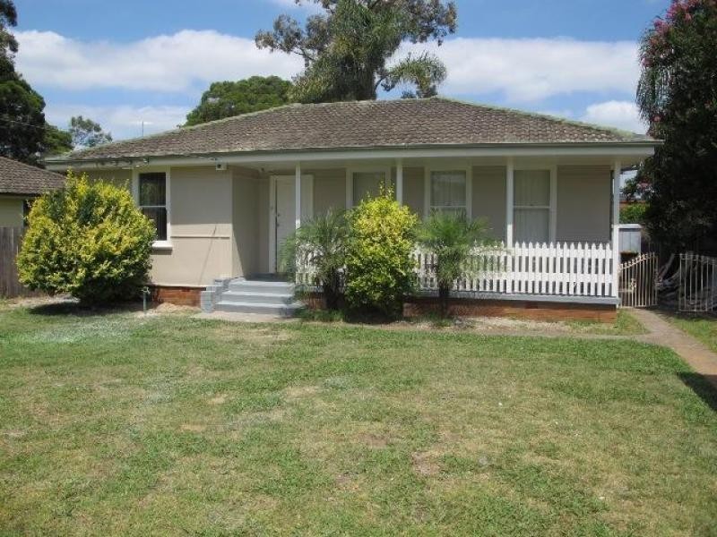 39 Waitaki Crescent, Lethbridge Park NSW 2770