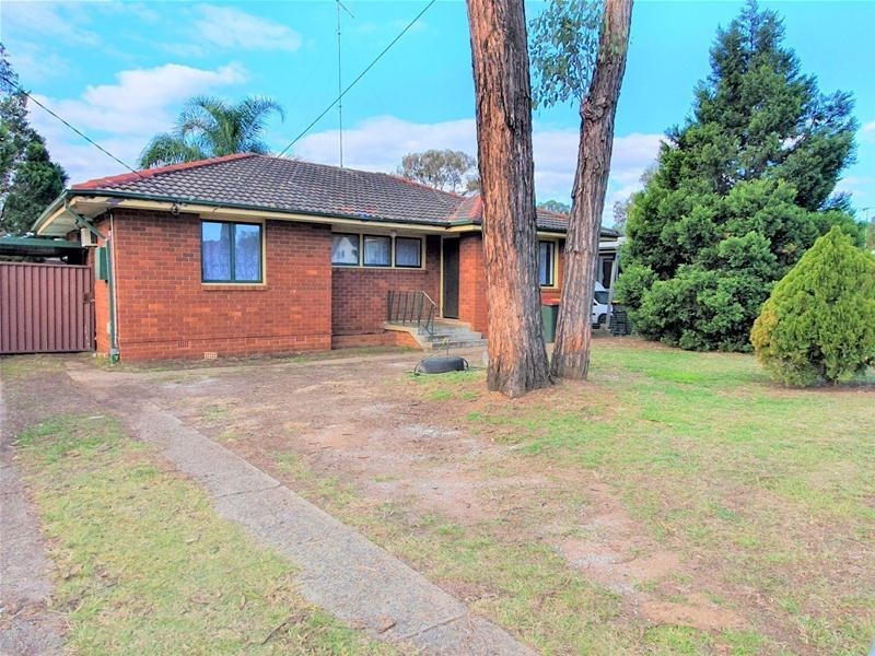 9 Lingayen Avenue, Lethbridge Park NSW 2770