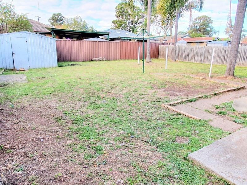 9 Lingayen Avenue, Lethbridge Park NSW 2770