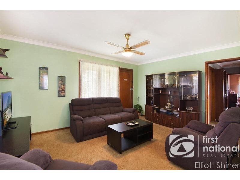 24 Tarawa Road, Lethbridge Park NSW 2770