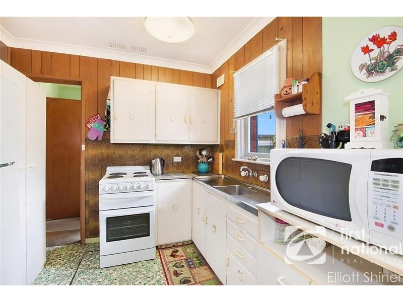 24 Tarawa Road, Lethbridge Park NSW 2770