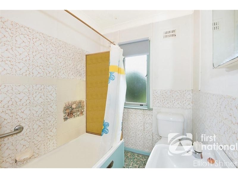 24 Tarawa Road, Lethbridge Park NSW 2770