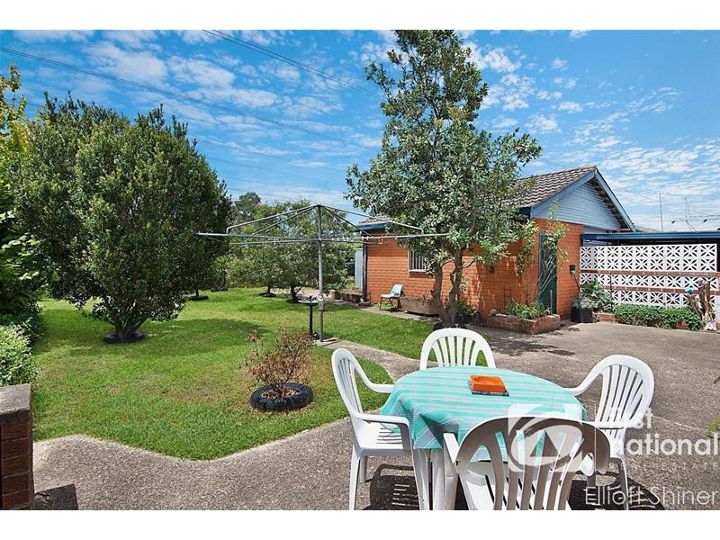 24 Tarawa Road, Lethbridge Park NSW 2770