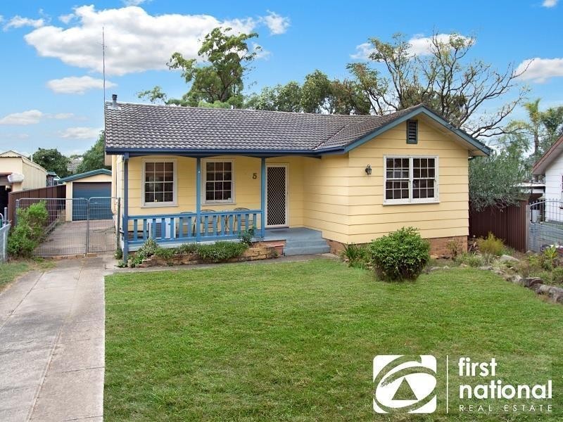 5 Natuna Place, Lethbridge Park NSW 2770