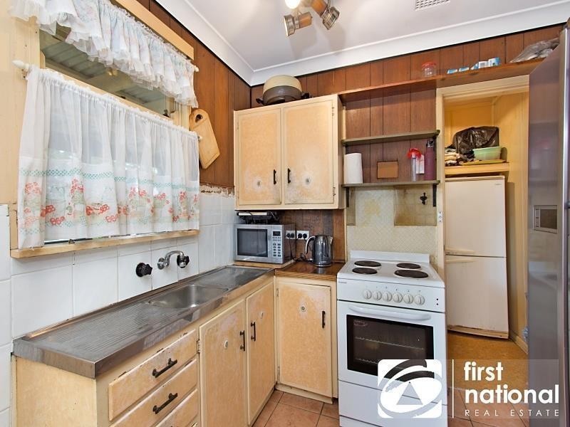 5 Natuna Place, Lethbridge Park NSW 2770