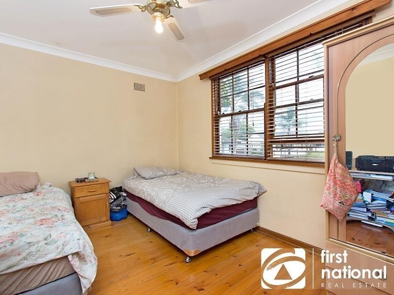 5 Natuna Place, Lethbridge Park NSW 2770