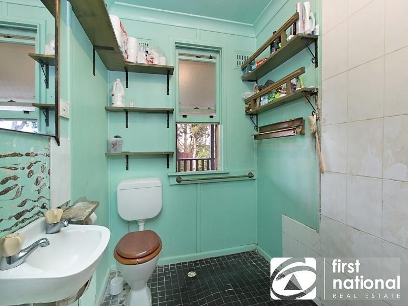 5 Natuna Place, Lethbridge Park NSW 2770