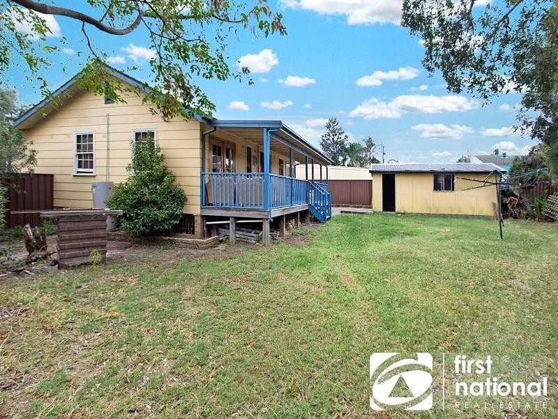 5 Natuna Place, Lethbridge Park NSW 2770