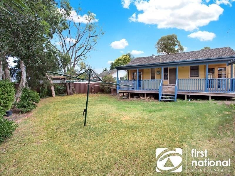 5 Natuna Place, Lethbridge Park NSW 2770