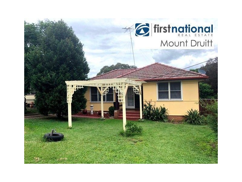 8 Nella Dan Avenue, Tregear NSW 2770