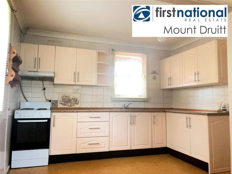 8 Nella Dan Avenue, Tregear NSW 2770