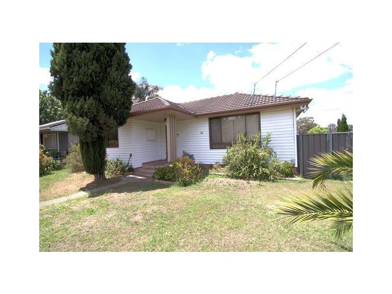 7 Lucena Crescent, Lethbridge Park NSW 2770