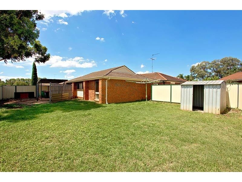 11 Iowa Close, St Clair NSW 2759
