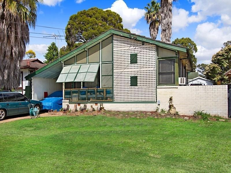 14 Copeland Road, Lethbridge Park NSW 2770