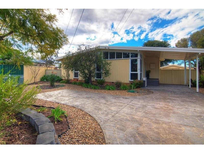 5 Mindoro Place, Lethbridge Park NSW 2770