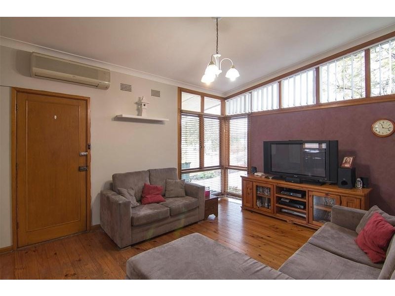 5 Mindoro Place, Lethbridge Park NSW 2770