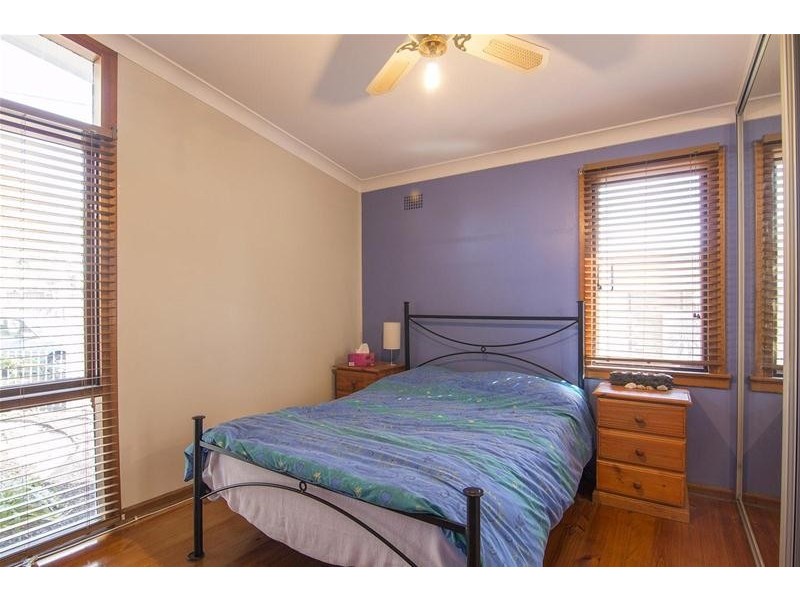 5 Mindoro Place, Lethbridge Park NSW 2770