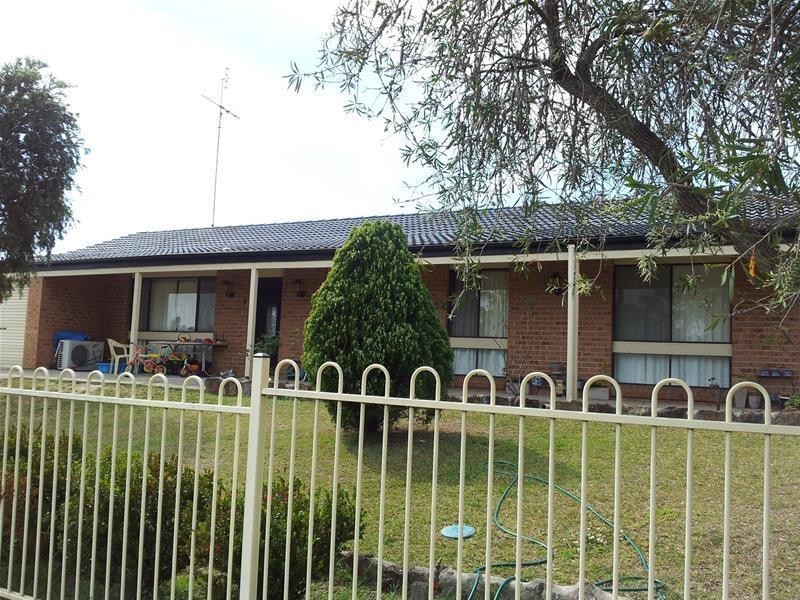 20 Avon Place, St Clair NSW 2759