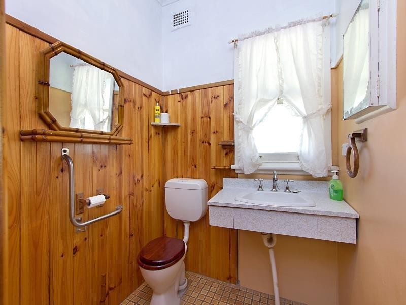 33 Dorothy Crescent, Colyton NSW 2760