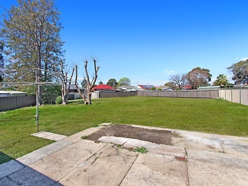 33 Dorothy Crescent, Colyton NSW 2760