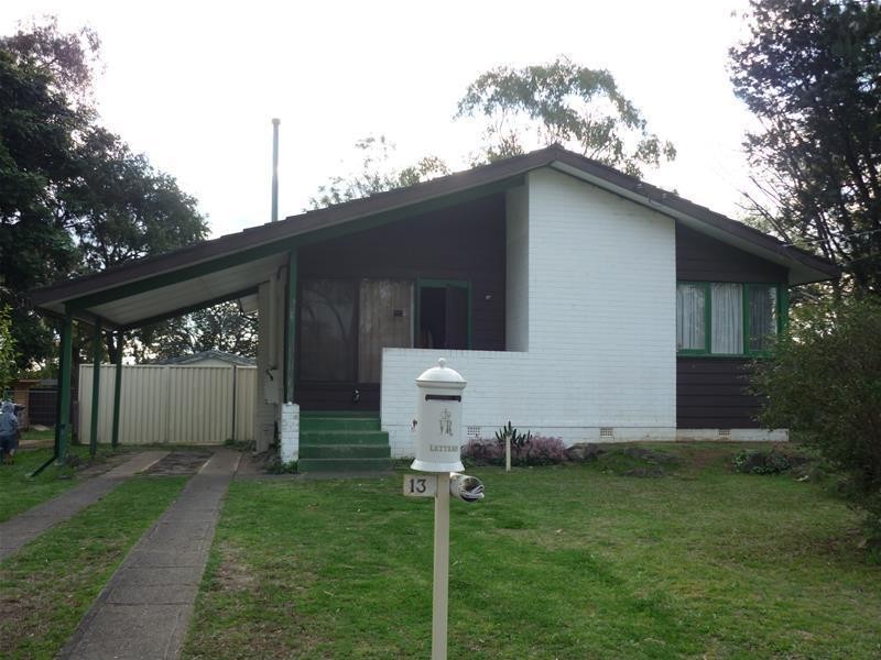13 FIELD Place, Blackett NSW 2770