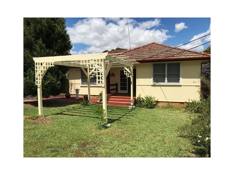 8 Nella Dan Avenue, Tregear NSW 2770