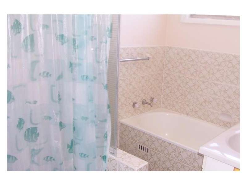 8 MELVILLE Road, St Clair NSW 2759