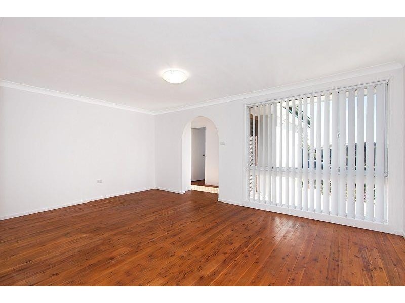 8 Shadlow Crescent, St Clair NSW 2330