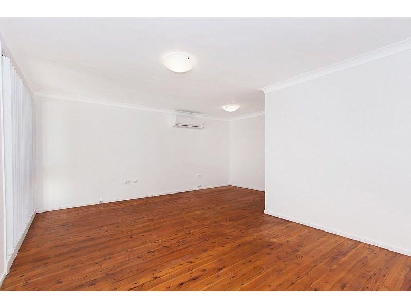 8 Shadlow Crescent, St Clair NSW 2330