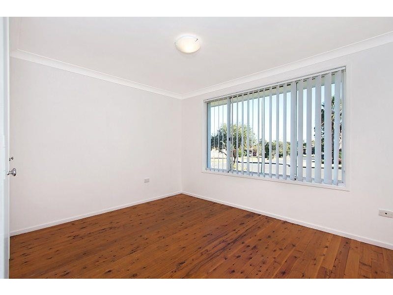 8 Shadlow Crescent, St Clair NSW 2330