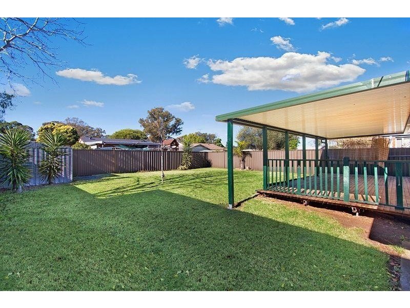8 Shadlow Crescent, St Clair NSW 2330