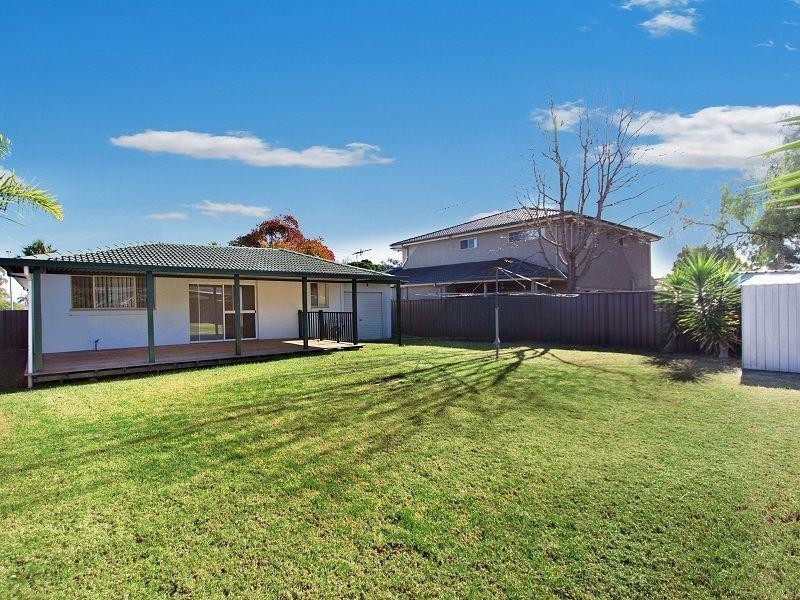 8 Shadlow Crescent, St Clair NSW 2330