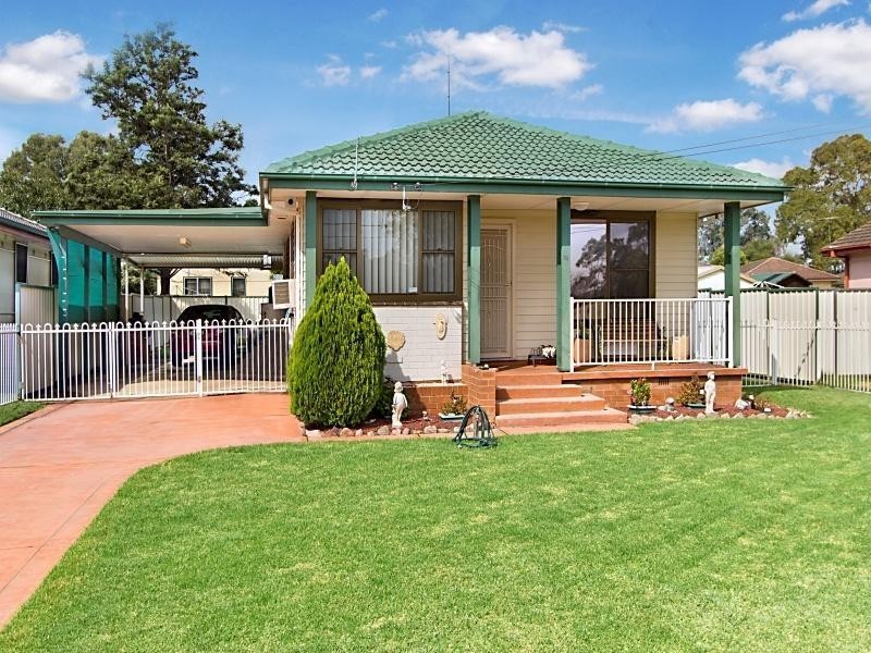 22 Halmahera Crescent, Lethbridge Park NSW 2770